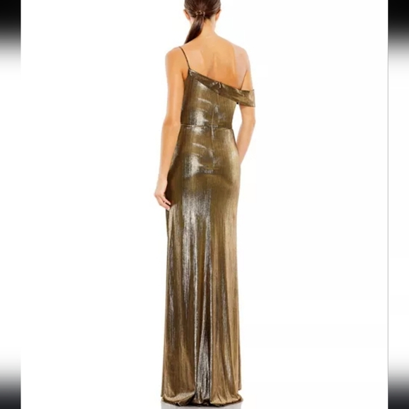Ieena For Mac Duggal Metallic Gold Off the Shoulder Gown Size 6 - Picture 3 of 7